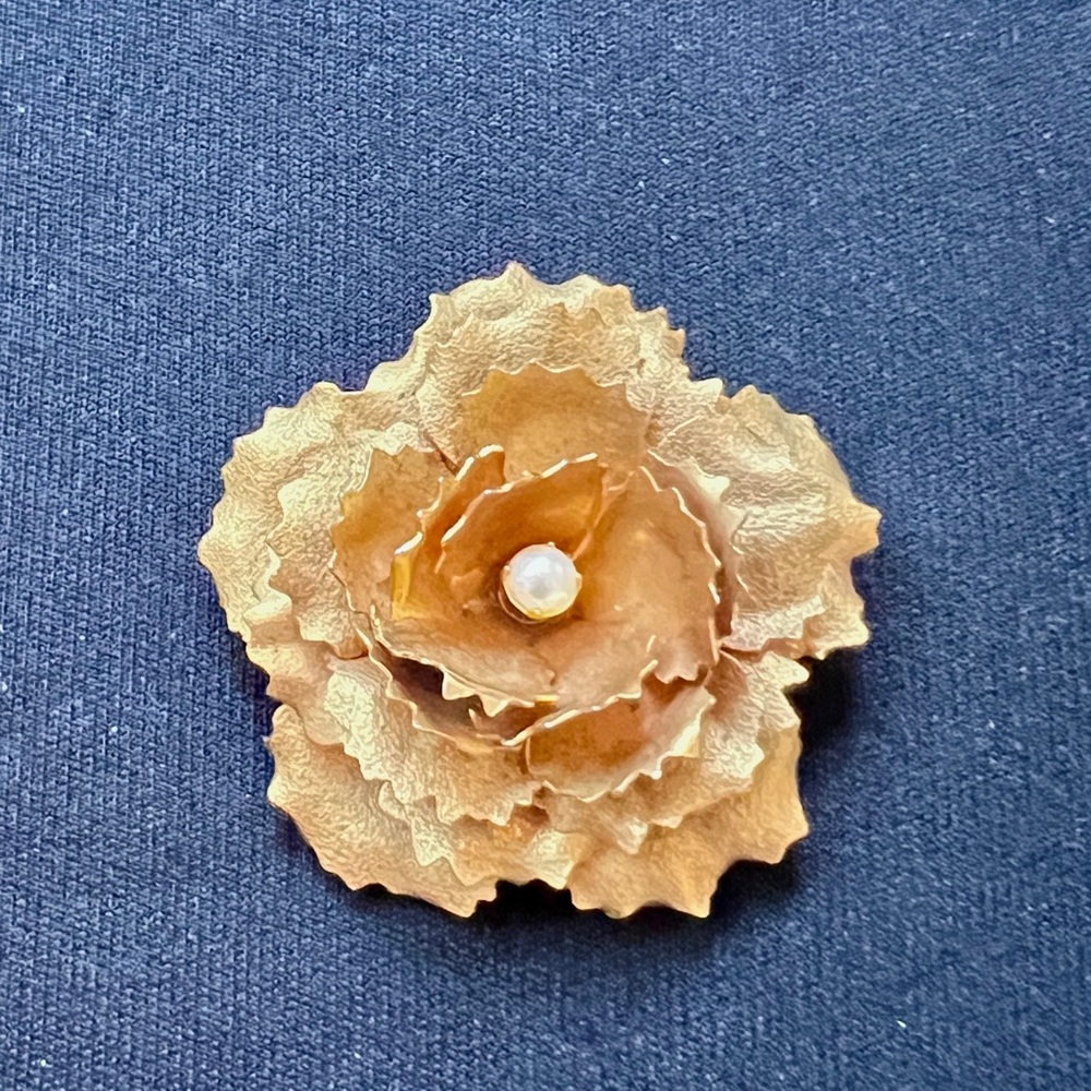 Vintage 1950s Sandor & Co. Elegant Gold Tone and Faux Pearl Flower Brooch Pin